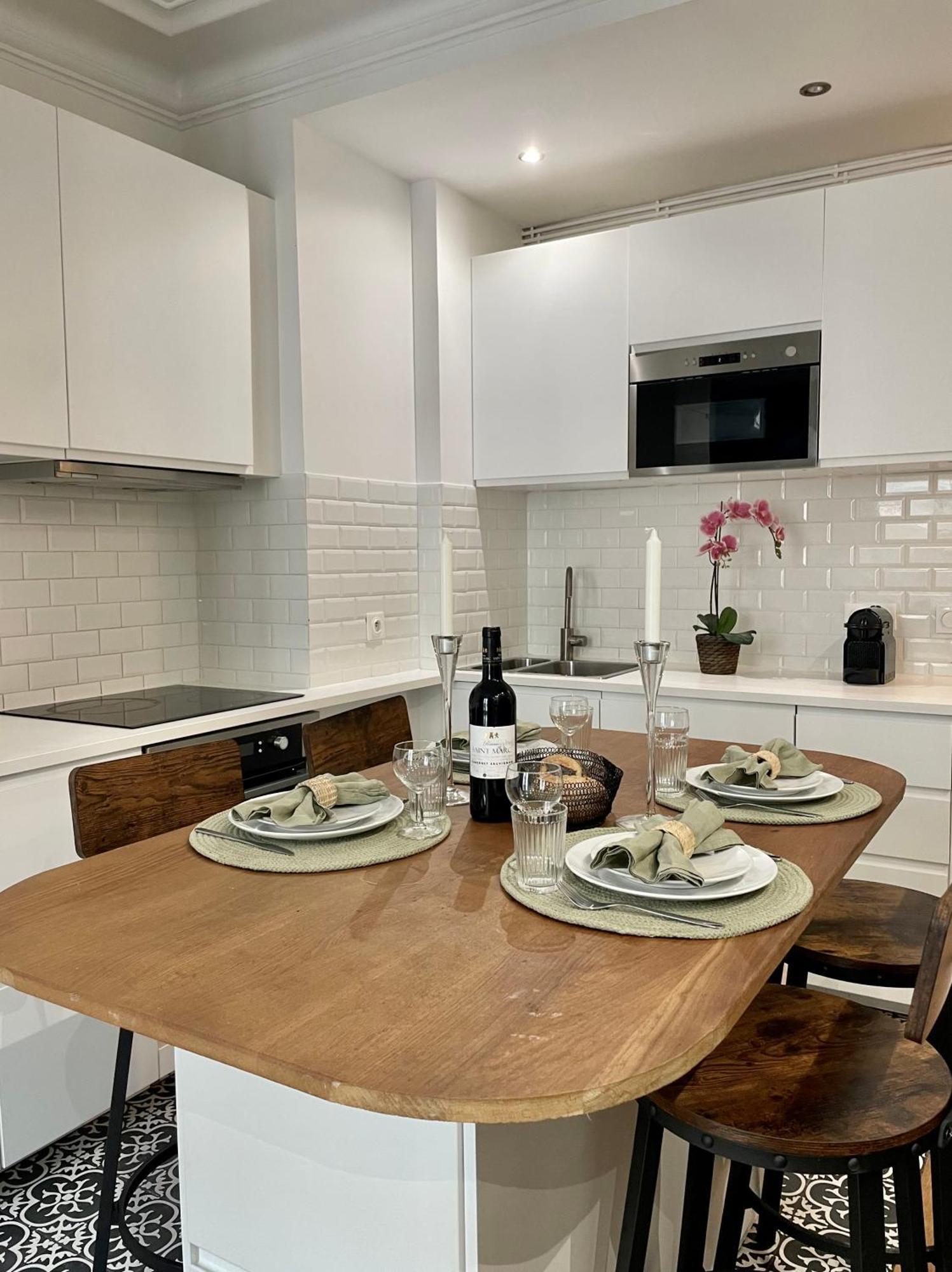 Appartement Eiffel Tower Stylish Retreat Parijs