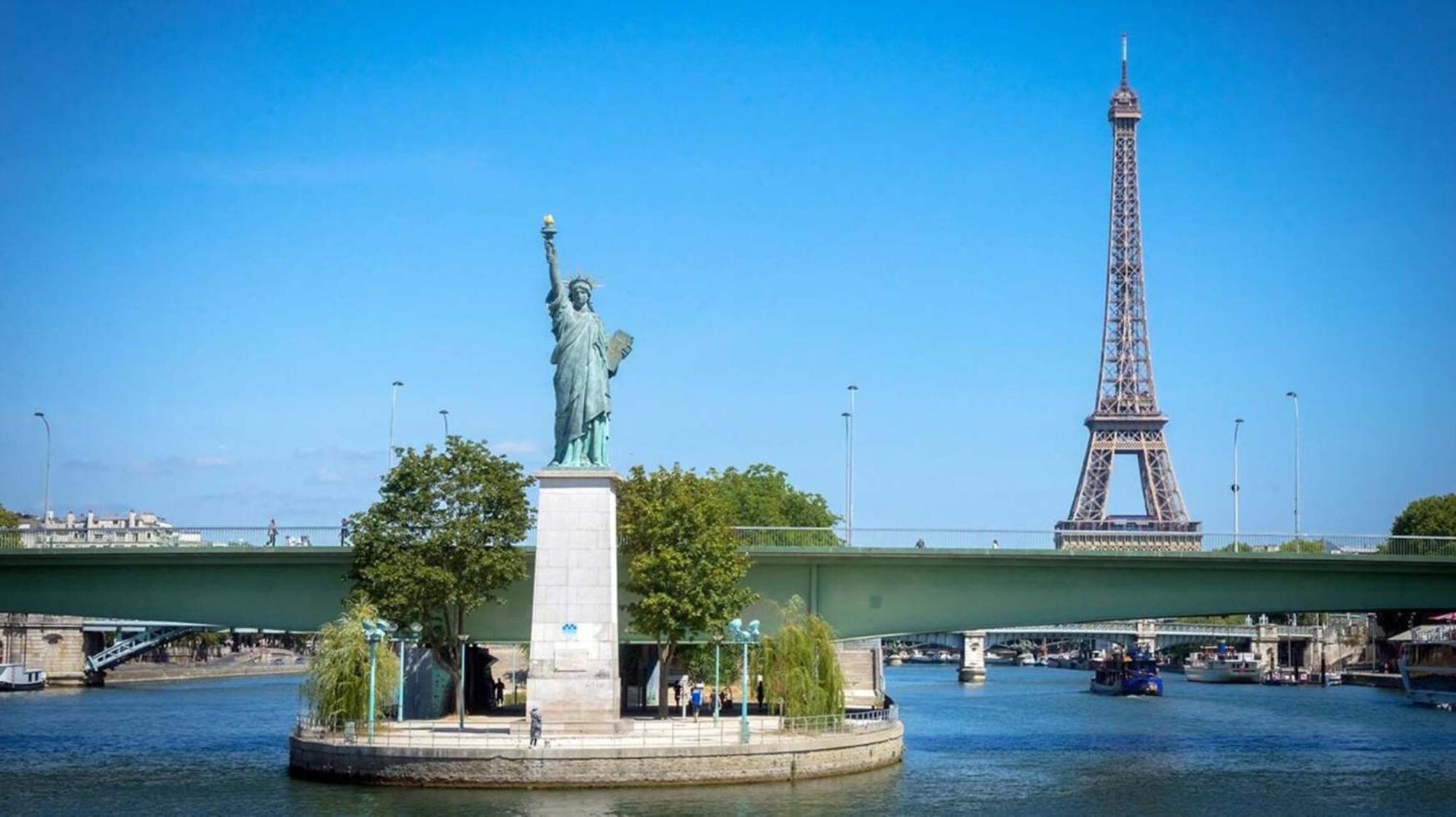 Eiffel Tower Stylish Retreat Parijs