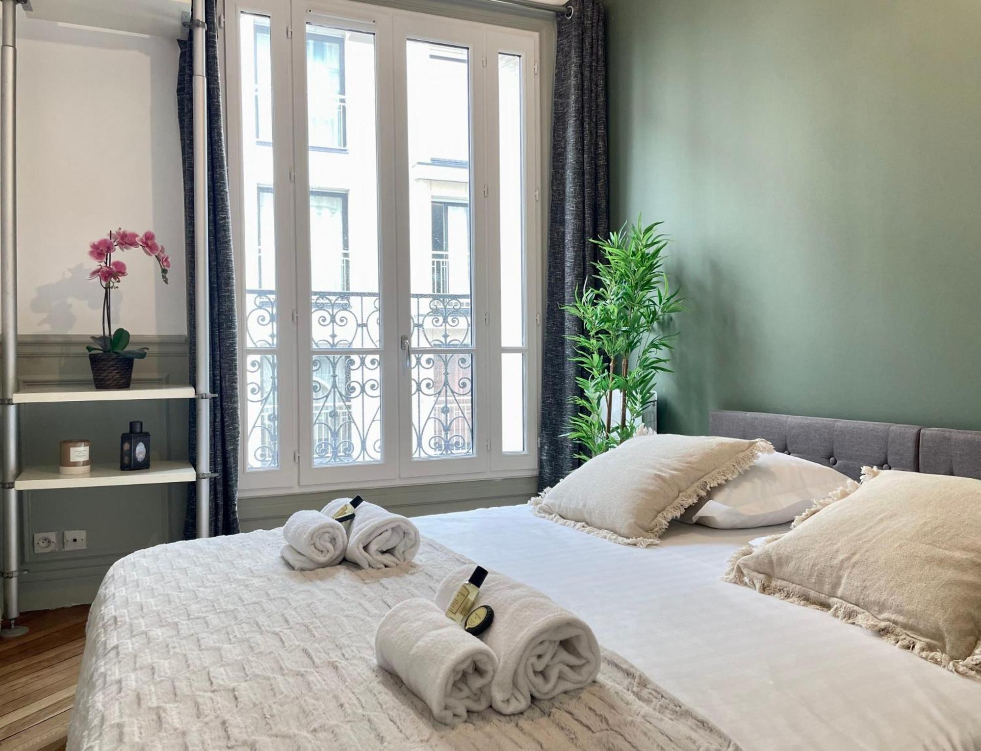 Eiffel Tower Stylish Retreat * Parijs