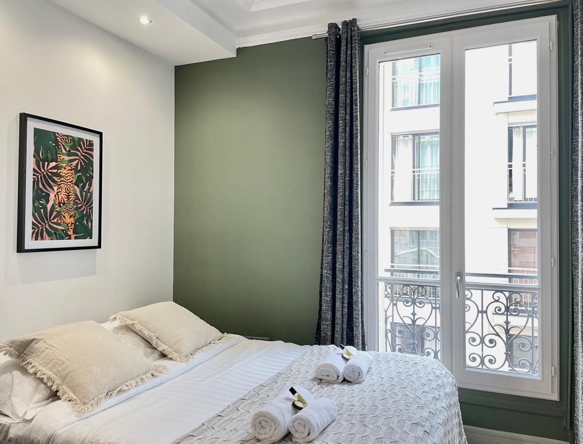 Eiffel Tower Stylish Retreat Parijs