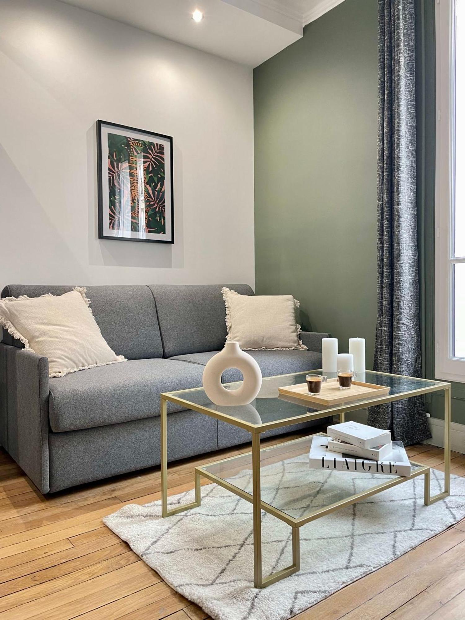 Eiffel Tower Stylish Retreat Parijs