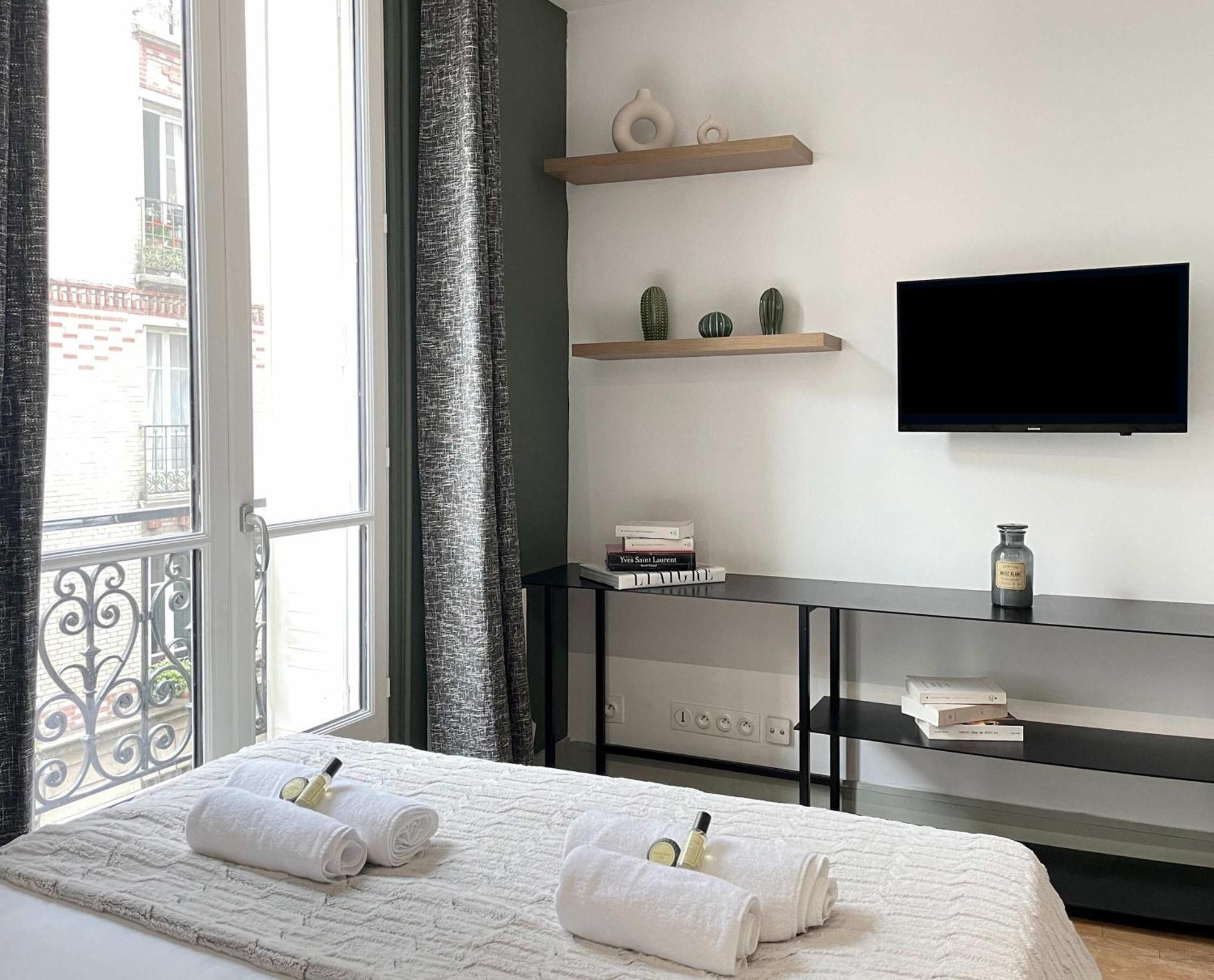 Eiffel Tower Stylish Retreat * Parijs